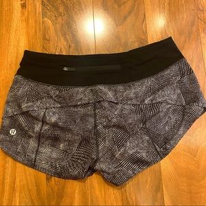lululemon shorts 2.5’